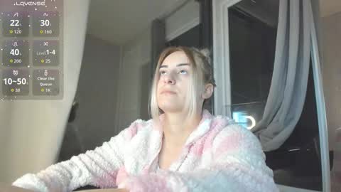 ella_vee online show from 14, 10, 2025