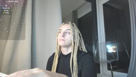 ella_vee online show from 24, 10, 2025