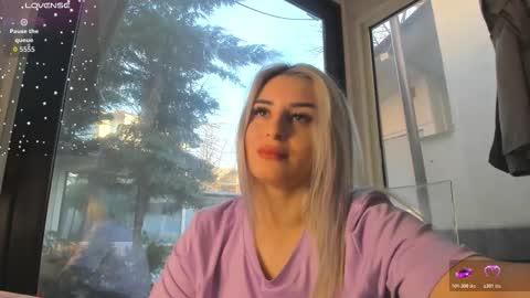 Snapshot of ella_vee chatting on 4, 3, 2026 ella_vee online show from 4, 3, 2026