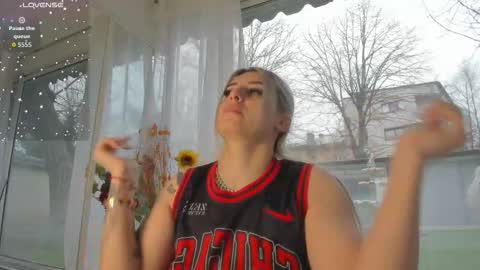 Snapshot of ella_vee chatting on 23, 3, 2026 ella_vee online show from 23, 3, 2026