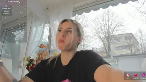 Snapshot of ella_vee chatting on 4, 4, 2026 ella_vee online show from 4, 4, 2026