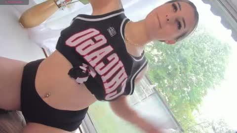 Snapshot of ella_vee chatting on 22, 4, 2026 ella_vee online show from 22, 4, 2026