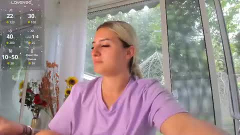 Snapshot of ella_vee chatting on 23, 6, 2026 ella_vee online show from 23, 6, 2026