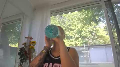 Snapshot of ella_vee chatting on 24, 7, 2026 ella_vee online show from 24, 7, 2026