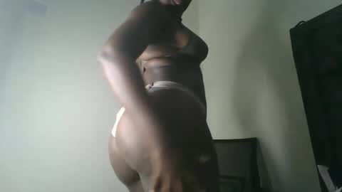 Snapshot of ellah_simone chatting on 3, 5, 2026 ellah-simone online show from 3, 5, 2026