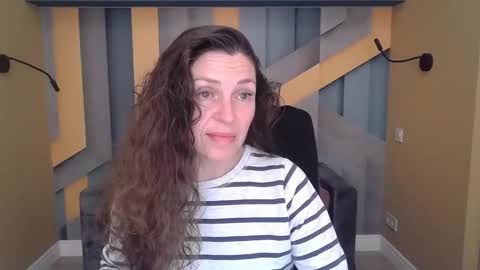 EllaLongs online show from 5, 11, 2025