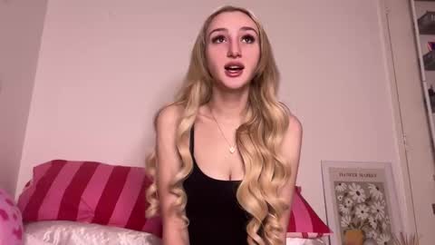 Snapshot of ellamcdaniel chatting on 2, 5, 2026 ellamcdaniel online show from 2, 5, 2026