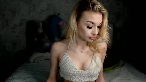 Snapshot of ellamilla chatting on 21, 4, 2026 ellamilla online show from 21, 4, 2026