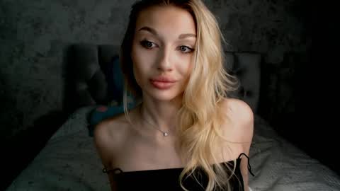 Snapshot of ellamilla chatting on 2, 6, 2026 ellamilla online show from 2, 6, 2026