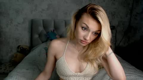 Snapshot of ellamilla chatting on 3, 6, 2026 ellamilla online show from 3, 6, 2026