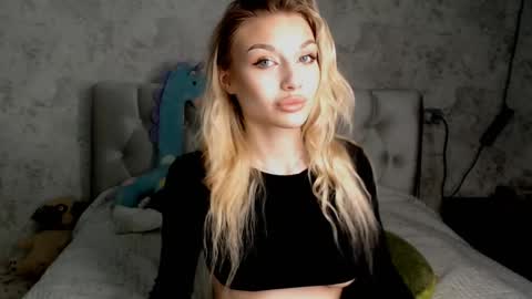 Snapshot of ellamilla chatting on 9, 6, 2026 ellamilla online show from 9, 6, 2026