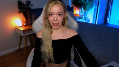 Snapshot of ellatwox chatting on 9, 4, 2026 Ella online show from 9, 4, 2026