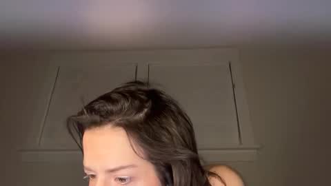 Snapshot of elle67 chatting on 17, 10, 2025 Elle67 online show from 17, 10, 2025