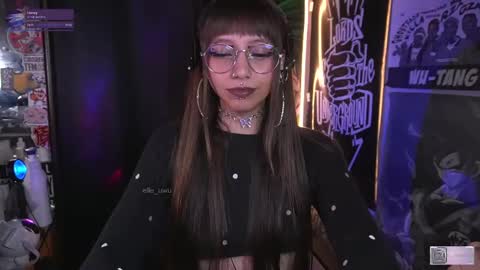 Snapshot of elle_uwu chatting on 6, 10, 2025 follow me on instagram . online show from 6, 10, 2025