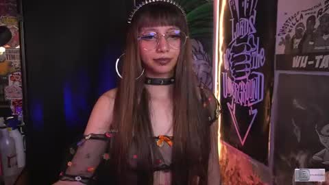 Snapshot of elle_uwu chatting on 22, 10, 2025 follow me on instagram . online show from 22, 10, 2025