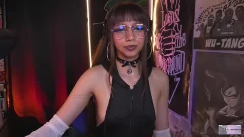 Snapshot of elle_uwu chatting on 27, 10, 2025 follow me on instagram . online show from 27, 10, 2025