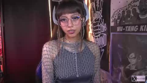 Snapshot of elle_uwu chatting on 31, 10, 2025 follow me on instagram . online show from 31, 10, 2025