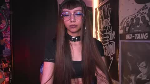 Snapshot of elle_uwu chatting on 10, 11, 2025 follow me on instagram . online show from 10, 11, 2025