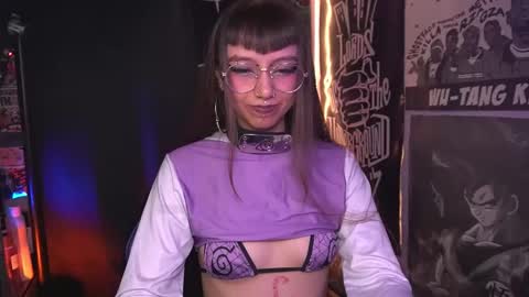 Snapshot of elle_uwu chatting on 19, 11, 2025 follow me on instagram . online show from 19, 11, 2025