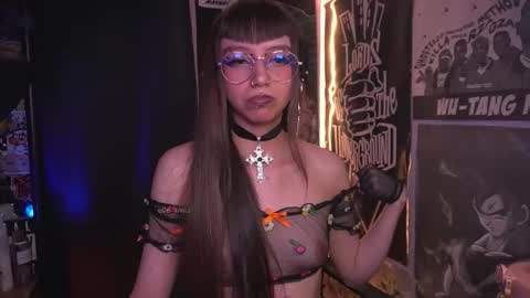 Snapshot of elle_uwu chatting on 22, 11, 2025 follow me on instagram . online show from 22, 11, 2025