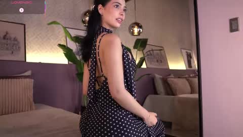 Snapshot of ellediane chatting on 7, 6, 2026 Elle Diane online show from 7, 6, 2026