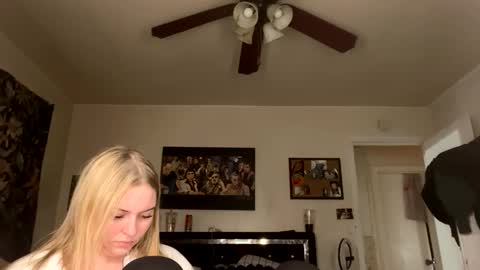 Snapshot of ellejess chatting on 3, 3, 2026 ellejess online show from 3, 3, 2026