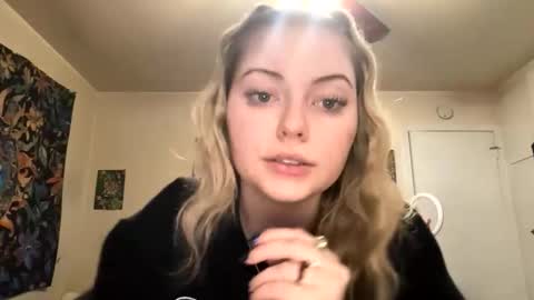 Snapshot of ellejess chatting on 8, 3, 2026 ellejess online show from 8, 3, 2026