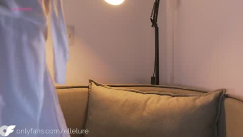 Snapshot of ellelure_ chatting on 17, 7, 2026 Linda Restrepo online show from 17, 7, 2026