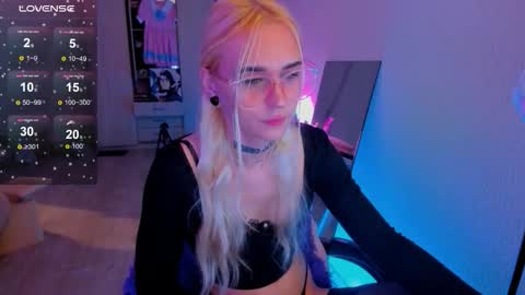 Snapshot of elli_26 chatting on 19, 12, 2025 Ellie online show from 19, 12, 2025