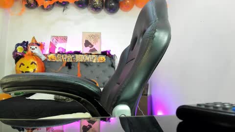  Ellie   online show from 29, 10, 2025