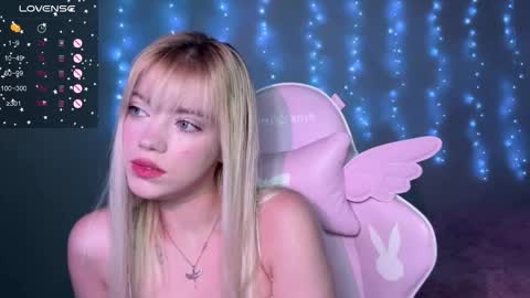 Snapshot of ellie_lovely_girl chatting on 25, 11, 2025 ellie online show from 25, 11, 2025