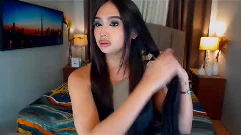 Snapshot of elliecummers chatting on 5, 1, 2025 ellie online show from 5, 1, 2025