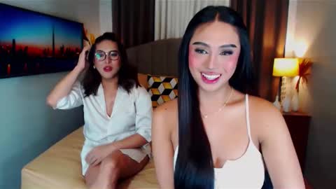 Snapshot of elliecummers chatting on 4, 2, 2025 ellie online show from 4, 2, 2025