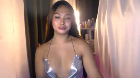 Snapshot of elliecummers chatting on 15, 6, 2026 ellie online show from 15, 6, 2026