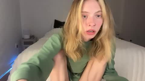 Snapshot of ellieluvs chatting on 27, 4, 2026 ellie online show from 27, 4, 2026