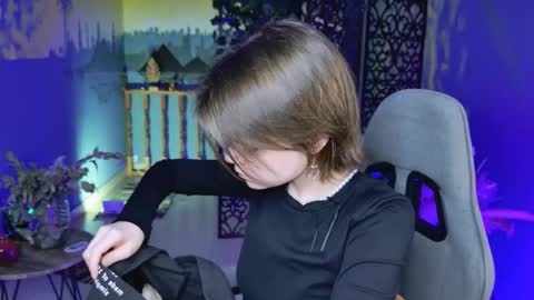 elliemurler online show from 13, 10, 2025