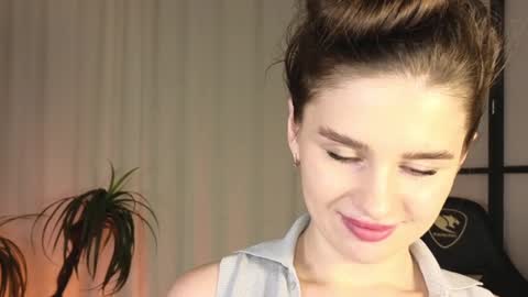 Snapshot of elliephant_ chatting on 30, 12, 2024 just Emily online show from 30, 12, 2024