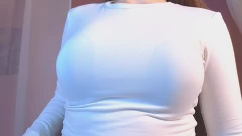 Snapshot of elliephant_ chatting on 2, 1, 2025 just Emily online show from 2, 1, 2025