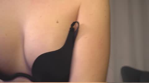 Snapshot of elliephant_ chatting on 7, 1, 2025 just Emily online show from 7, 1, 2025