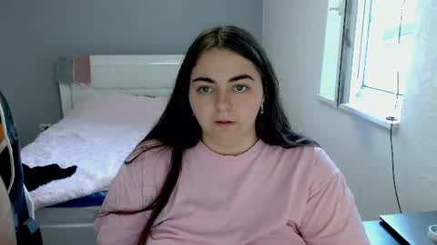 Snapshot of ellies_8 chatting on 8, 6, 2026 Ellie online show from 8, 6, 2026