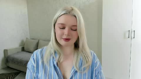 Snapshot of ellilovv chatting on 31, 3, 2026 ellilovv online show from 31, 3, 2026