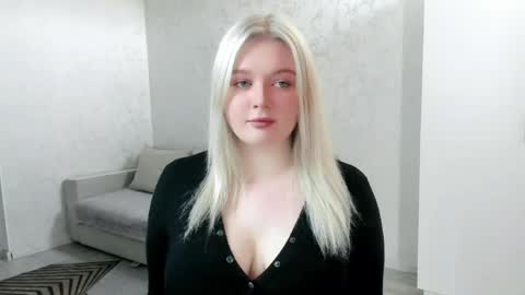 Snapshot of ellilovv chatting on 4, 4, 2026 ellilovv online show from 4, 4, 2026