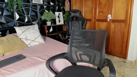 Snapshot of elliot_colton chatting on 10, 7, 2026 Elloit Colton online show from 10, 7, 2026