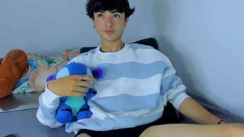 Snapshot of elliotvolkov chatting on 21, 4, 2026 elliotvolkov online show from 21, 4, 2026