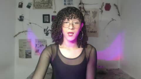 Snapshot of ellis_flowers chatting on 17, 3, 2026 . online show from 17, 3, 2026