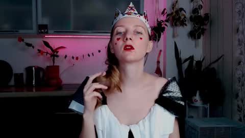 elly_helly online show from 31, 10, 2025