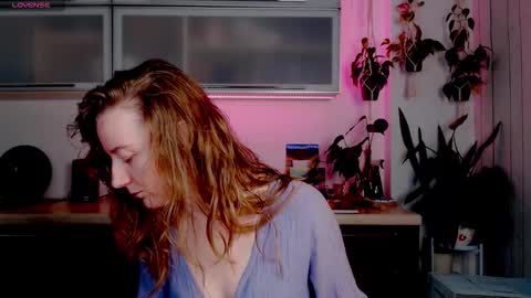 elly_helly online show from 16, 12, 2025