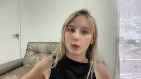ellykeyofficial online show from 23, 4, 2026