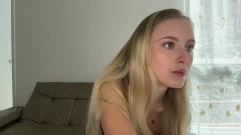 Snapshot of ellykeyofficial chatting on 3, 8, 2026 ellykeyofficial online show from 3, 8, 2026