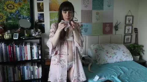 Snapshot of ellynaomi chatting on 24, 5, 2026 Elly Naomi online show from 24, 5, 2026